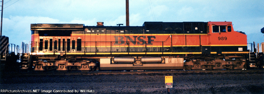 BNSF C44-9W 989